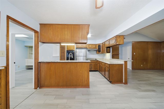 11711 Roos Rd Road, Houston, TX 77072
