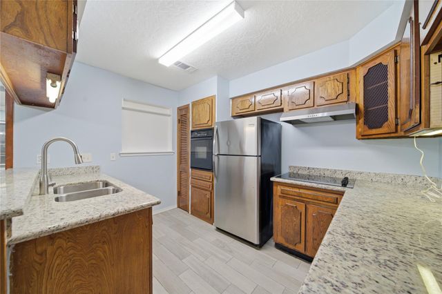 11711 Roos Rd Road, Houston, TX 77072
