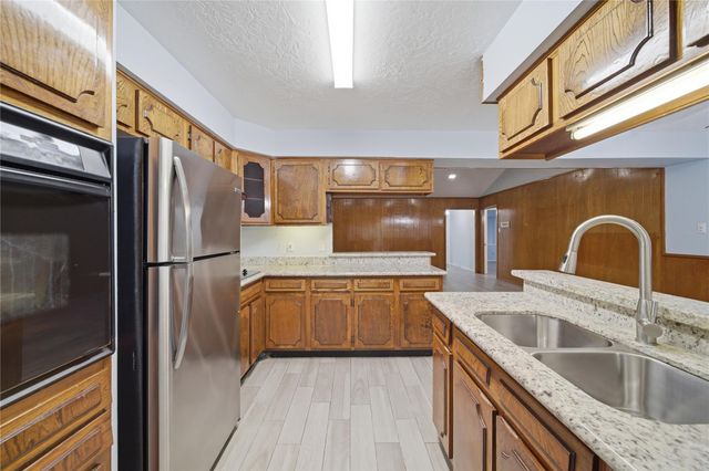 11711 Roos Rd Road, Houston, TX 77072