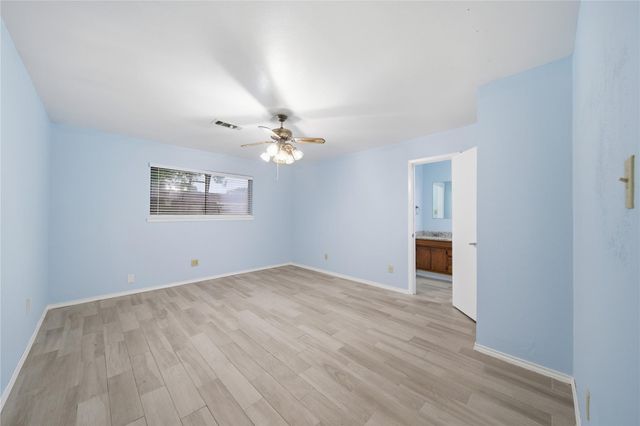 11711 Roos Rd Road, Houston, TX 77072