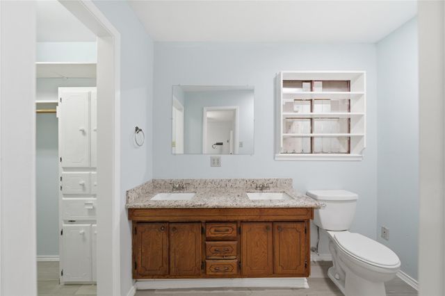 11711 Roos Rd Road, Houston, TX 77072
