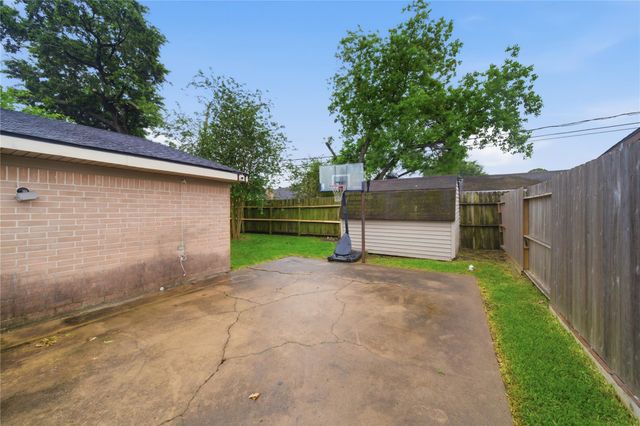 11711 Roos Rd Road, Houston, TX 77072
