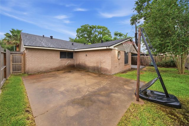 11711 Roos Rd Road, Houston, TX 77072