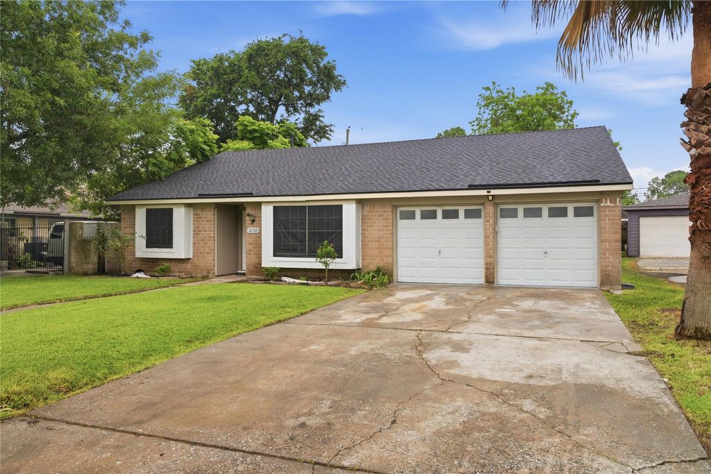 11711 Roos Rd Road, Houston, TX 77072