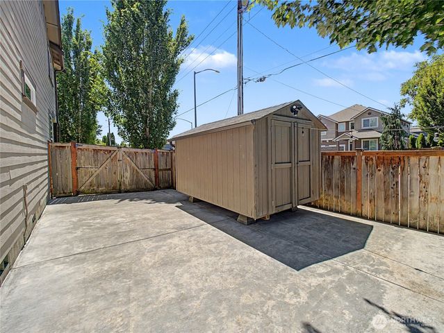 2521 12th Avenue NW, Puyallup, WA 98371