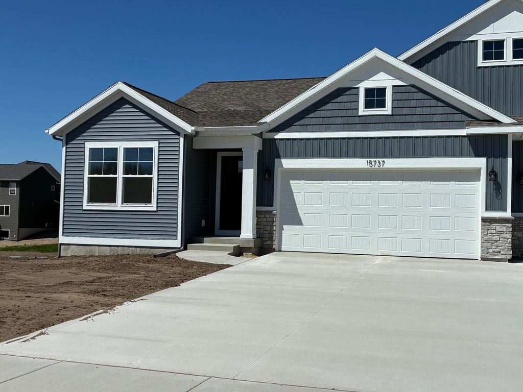 15737 Hawley Drive 33, Grand Haven, MI 49417
