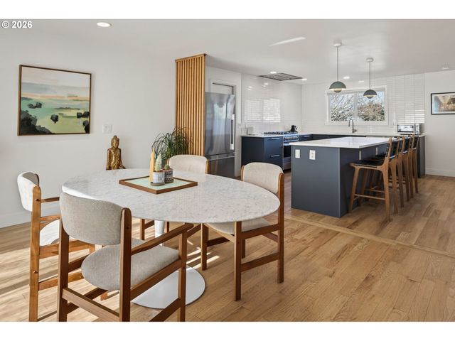 5214 Ne JESSUP St, Portland, OR 97218