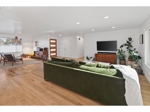 5214 Ne JESSUP St, Portland, OR 97218