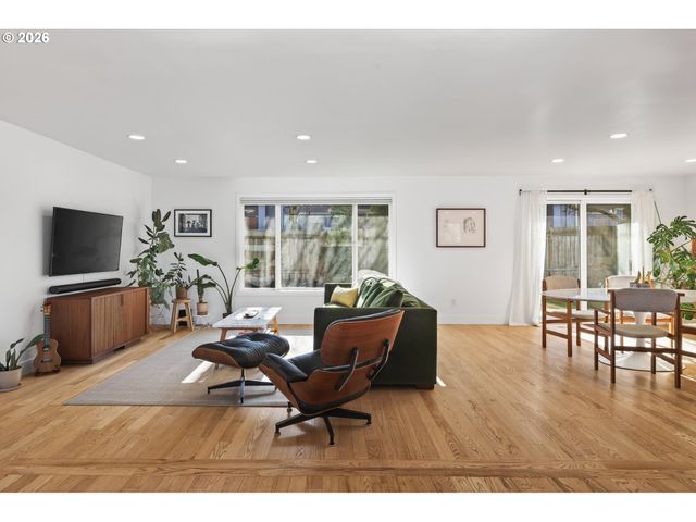 5214 Ne JESSUP St, Portland, OR 97218