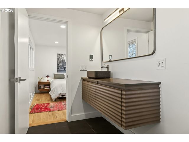 5214 Ne JESSUP St, Portland, OR 97218