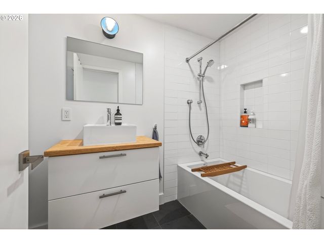 5214 Ne JESSUP St, Portland, OR 97218