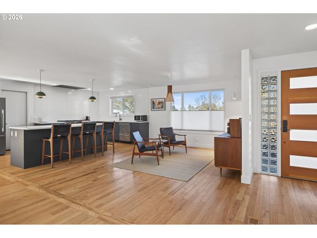 5214 Ne JESSUP St, Portland, OR 97218