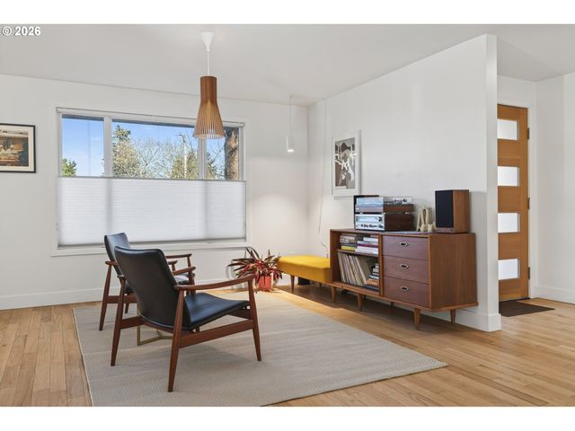 5214 Ne JESSUP St, Portland, OR 97218