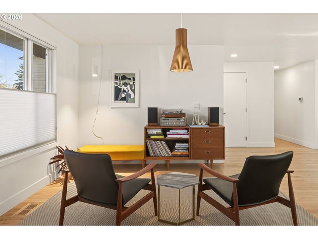 5214 Ne JESSUP St, Portland, OR 97218