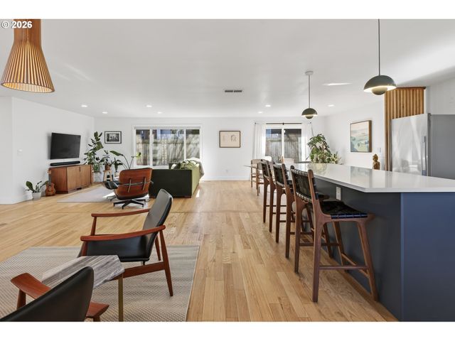 5214 Ne JESSUP St, Portland, OR 97218