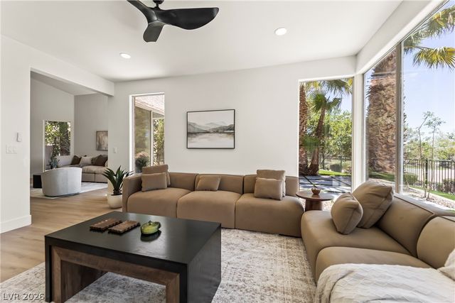 8921 Diamond Falls Drive, Las Vegas, NV 89117