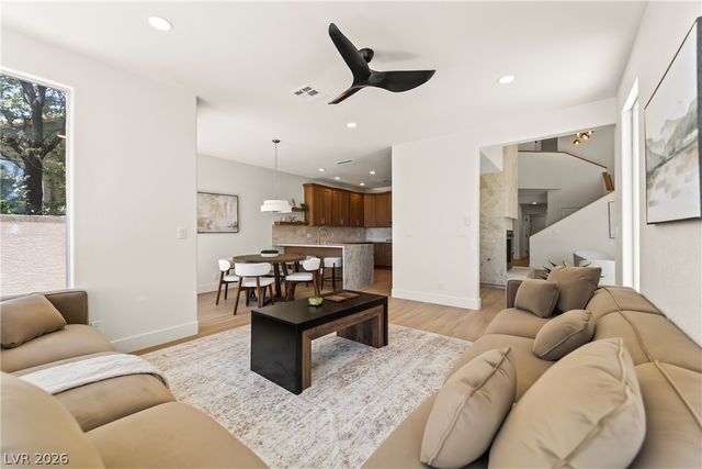 8921 Diamond Falls Drive, Las Vegas, NV 89117