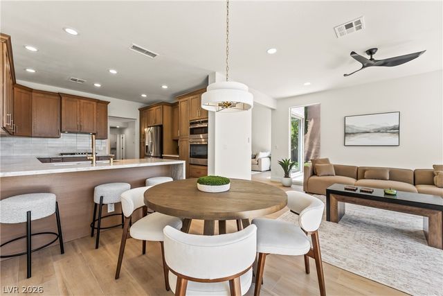 8921 Diamond Falls Drive, Las Vegas, NV 89117