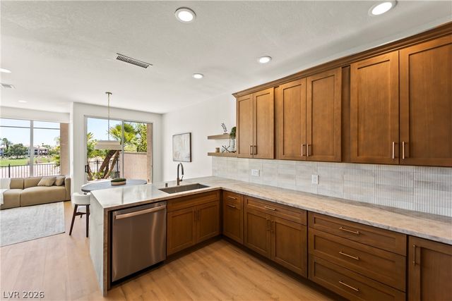 8921 Diamond Falls Drive, Las Vegas, NV 89117