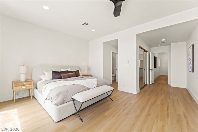 8921 Diamond Falls Drive, Las Vegas, NV 89117