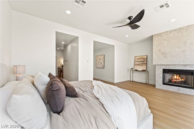 8921 Diamond Falls Drive, Las Vegas, NV 89117
