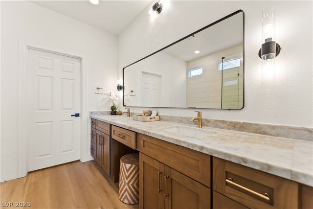 8921 Diamond Falls Drive, Las Vegas, NV 89117