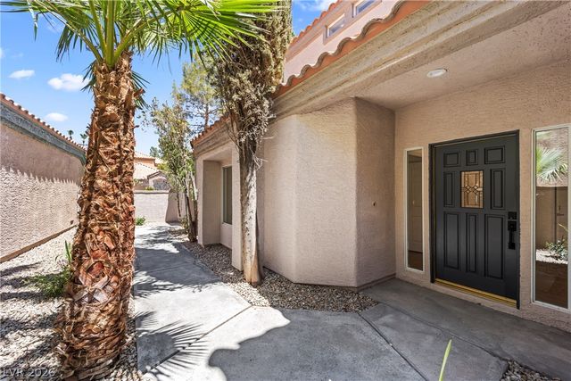 8921 Diamond Falls Drive, Las Vegas, NV 89117