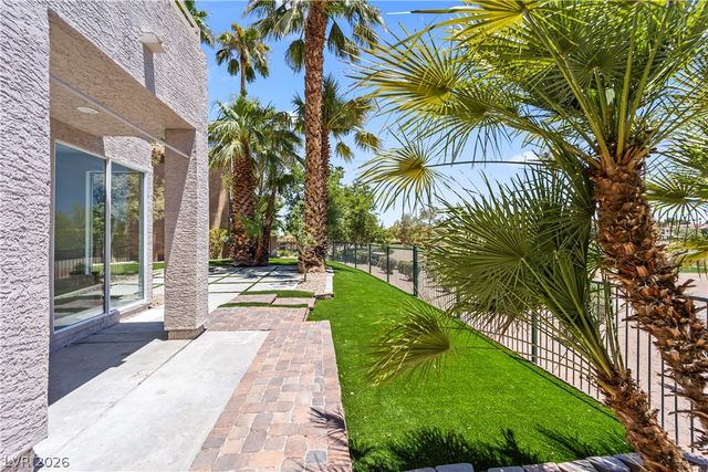 8921 Diamond Falls Drive, Las Vegas, NV 89117
