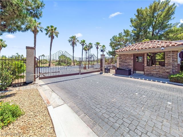 8921 Diamond Falls Drive, Las Vegas, NV 89117