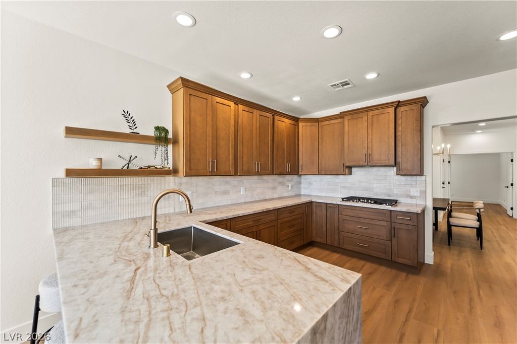 8921 Diamond Falls Drive, Las Vegas, NV 89117 — photo 4