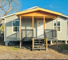 108 Ruiz St, Robstown, TX 78380
