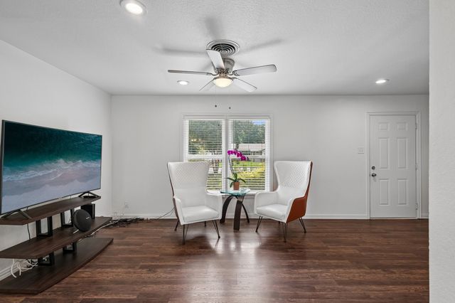 517 Norwood Drive, Hurst, TX 76053