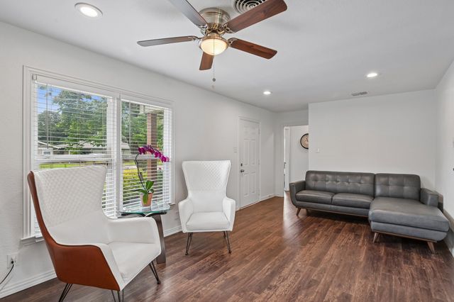 517 Norwood Drive, Hurst, TX 76053