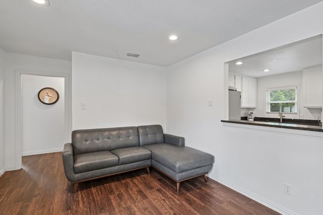 517 Norwood Drive, Hurst, TX 76053
