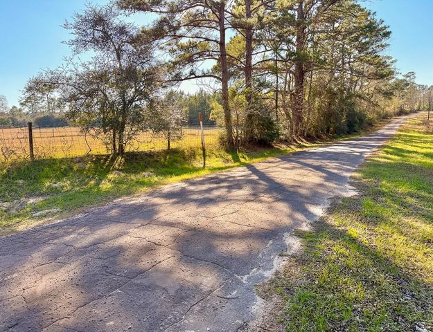 301 Paul Poe Road, Livingston, TX 77351