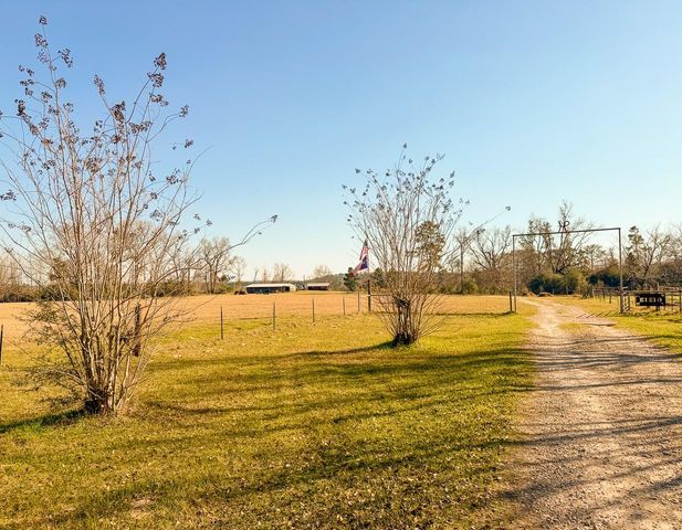 301 Paul Poe Road, Livingston, TX 77351