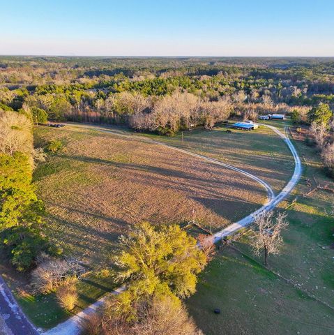 301 Paul Poe Road, Livingston, TX 77351