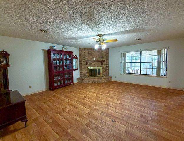 301 Paul Poe Road, Livingston, TX 77351