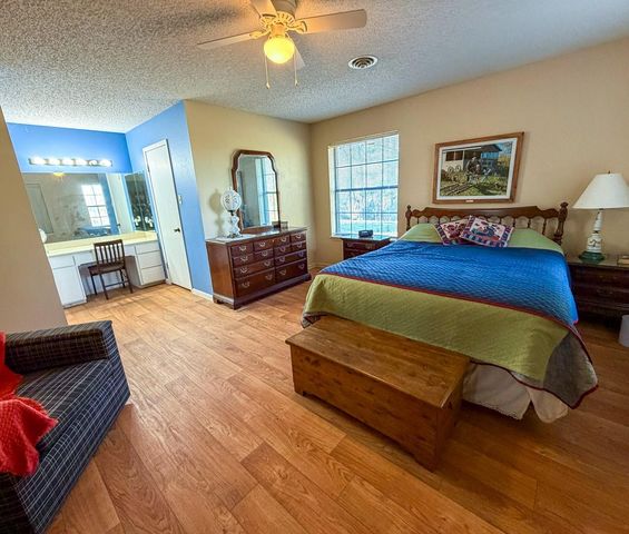 301 Paul Poe Road, Livingston, TX 77351