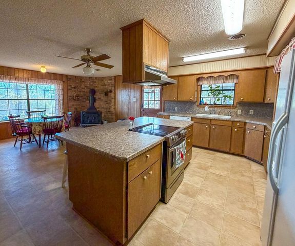 301 Paul Poe Road, Livingston, TX 77351