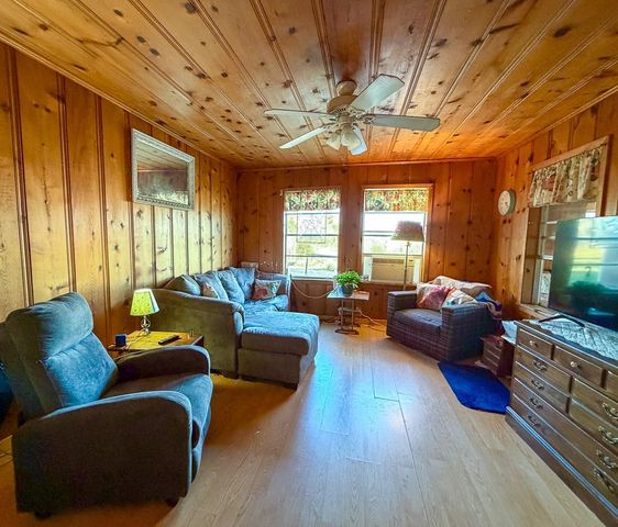 301 Paul Poe Road, Livingston, TX 77351