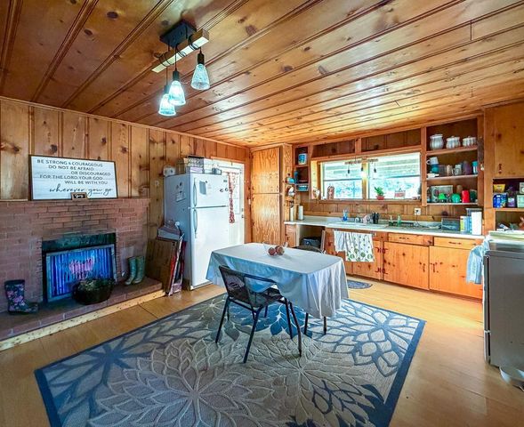 301 Paul Poe Road, Livingston, TX 77351