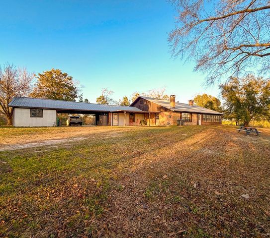 301 Paul Poe Road, Livingston, TX 77351