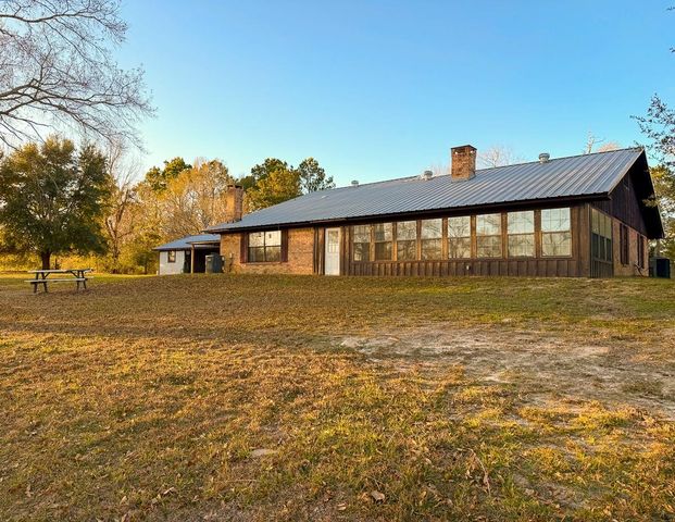 301 Paul Poe Road, Livingston, TX 77351