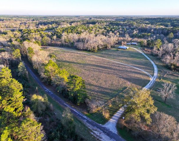 301 Paul Poe Road, Livingston, TX 77351