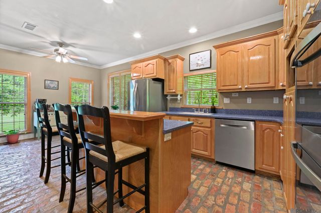 9836 Sligo Rd, St Francisville, LA 70775
