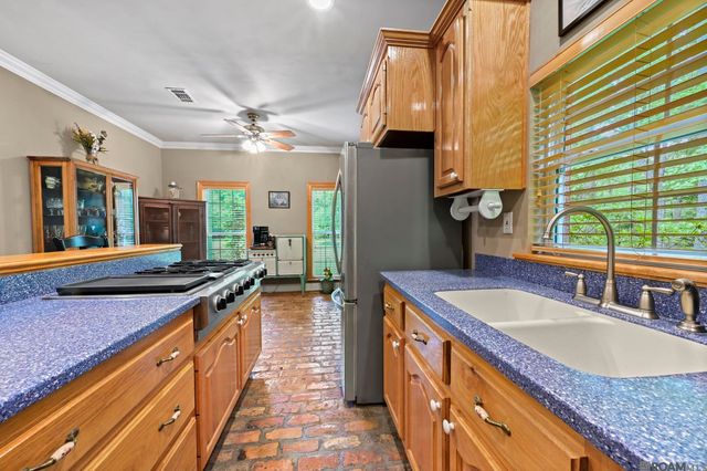 9836 Sligo Rd, St Francisville, LA 70775