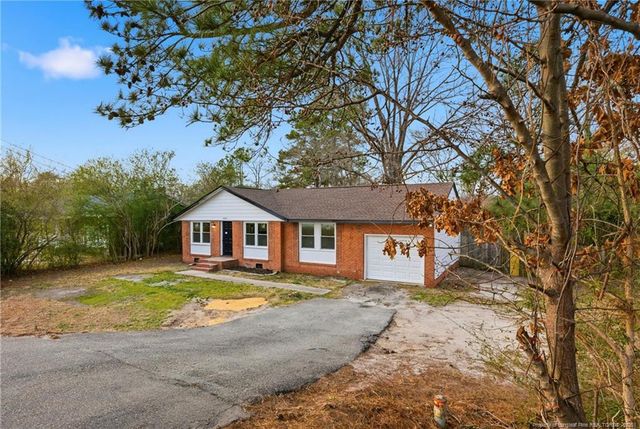 1425 E Manchester Road, Spring Lake, NC 28390