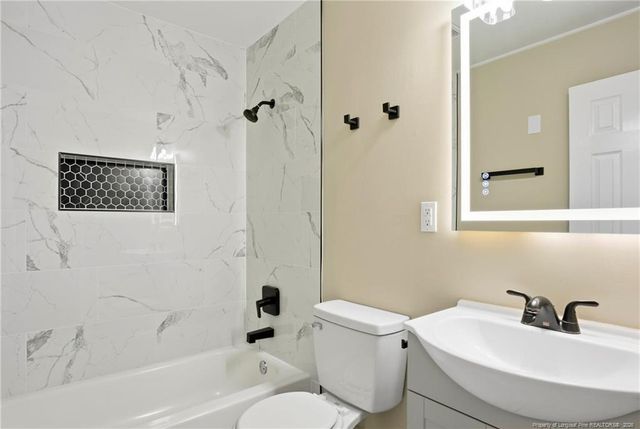 1425 E Manchester Road, Spring Lake, NC 28390