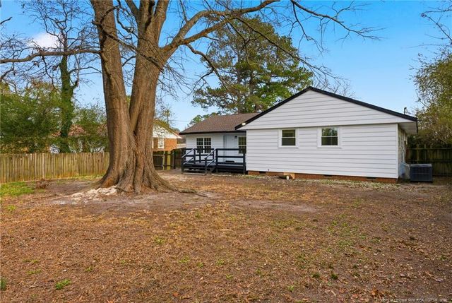 1425 E Manchester Road, Spring Lake, NC 28390